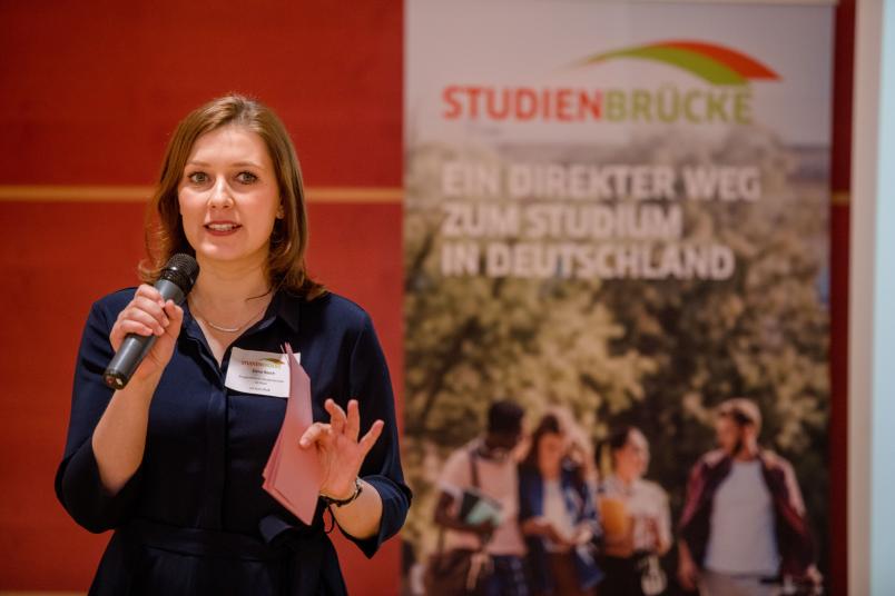 Elena Resch koordiniert das Projekt Studienbrücke in der UA Ruhr.