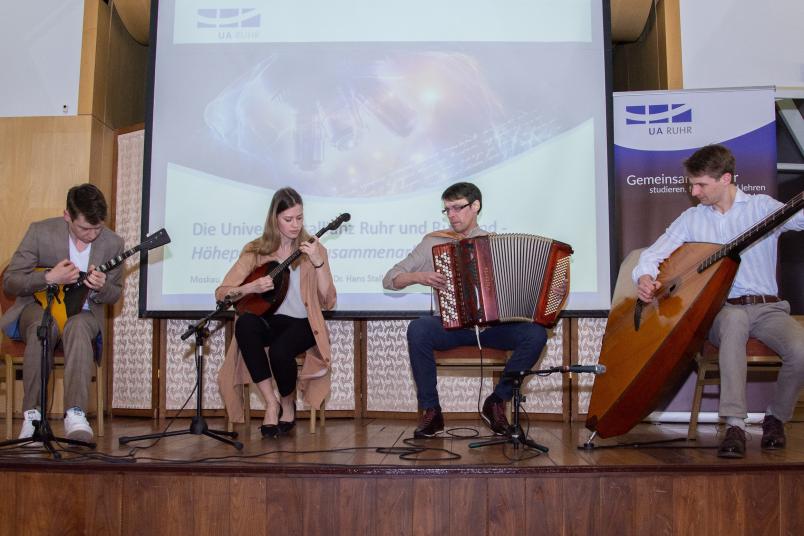 Russische Musik für die Gäste aus dem Ruhrgebiet: Gefeiert wurde in einem Hotel in Moskau.