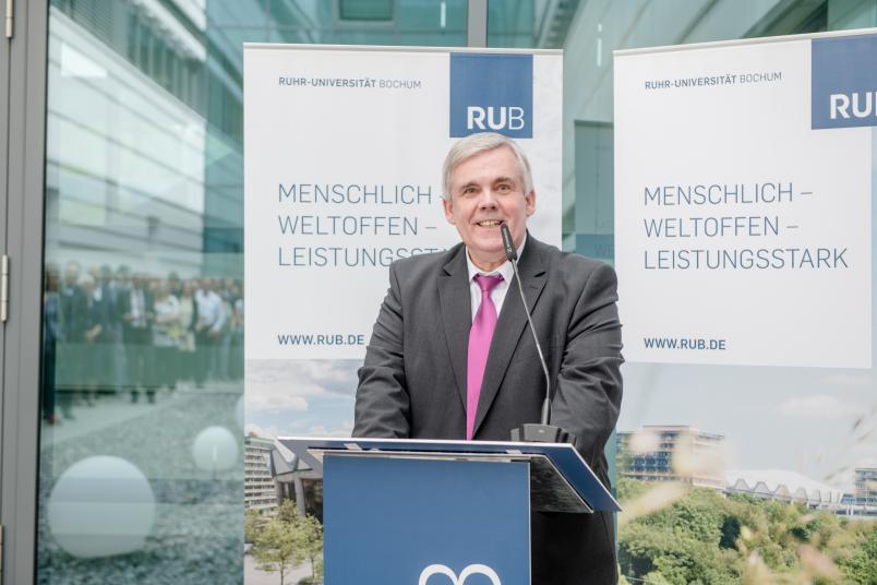 Das Grußwort aus dem NRW-Wissenschaftsministerium hat Dr. Dieter Herr übermittelt. Er leitet die Abteilung Hochschulbau.