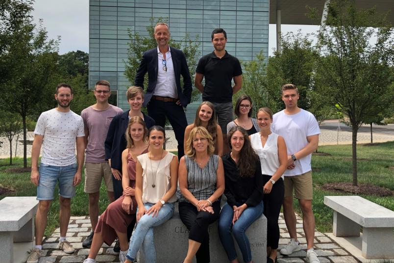 Gruppenbild der Studierenden aus dem Ruhrgebiet und ihrer Betreuer
