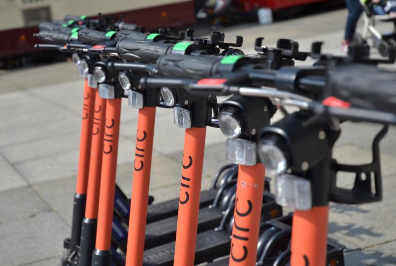 Der Anbieter Circ bringt 500 Miet-E-Tretroller nach Bochum und 300 nach Gelsenkirchen.