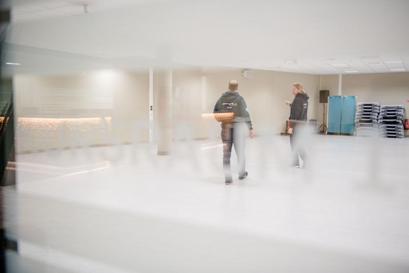 Menschen in einem Kursraum