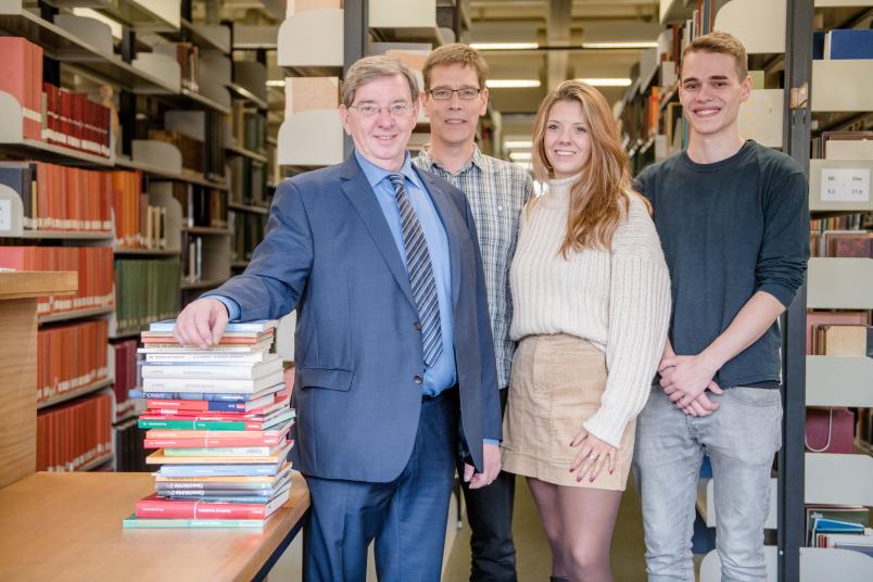 Gruppenbild: eine Frau, drei Männer