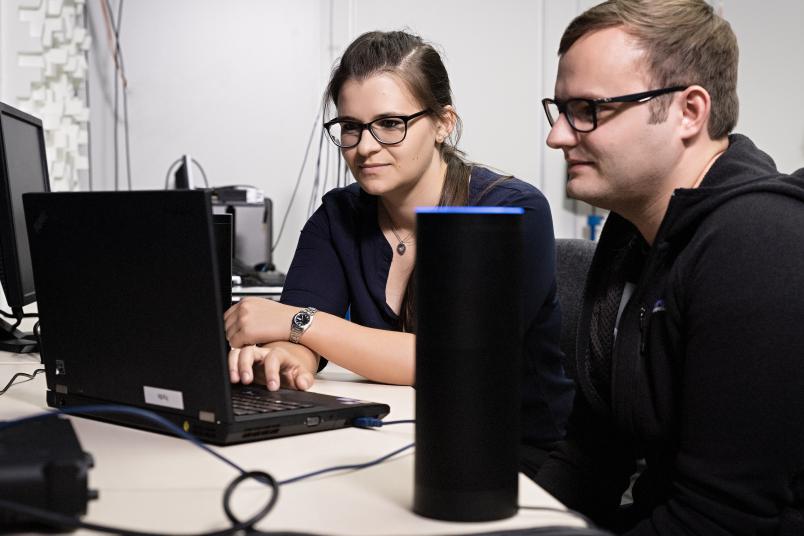 Forscher mit Alexa