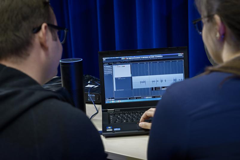 Monitor mit Tonspuren