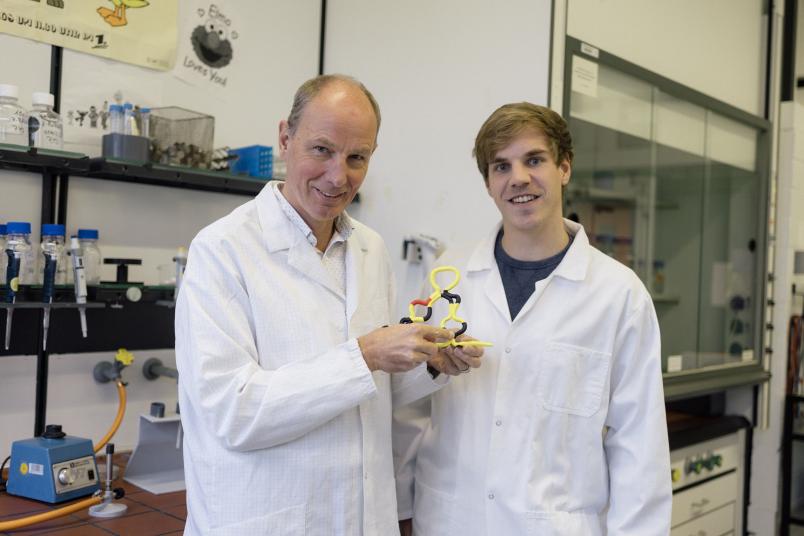 Porträt der Biologen Franz Narberhaus und Christian Twittenhoff