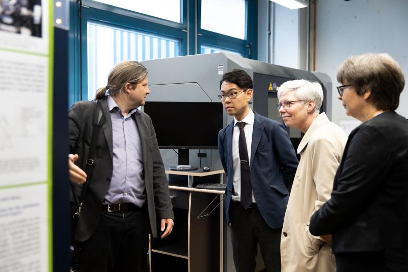 Die Prorektorinnen Prof. Dr. Uta Hohn und Prof. Dr. Kornelia Freitag (von rechts) engagieren sich stark für den Austausch mit japanischen Partnern.