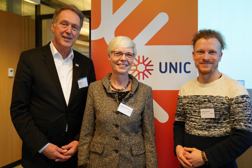 Rektor Axel Schölmerich, Prorektorin Kornelia Freitag und der Studierende Robert Queckenberg (von links) beim Konsortialtreffen in Rotterdam