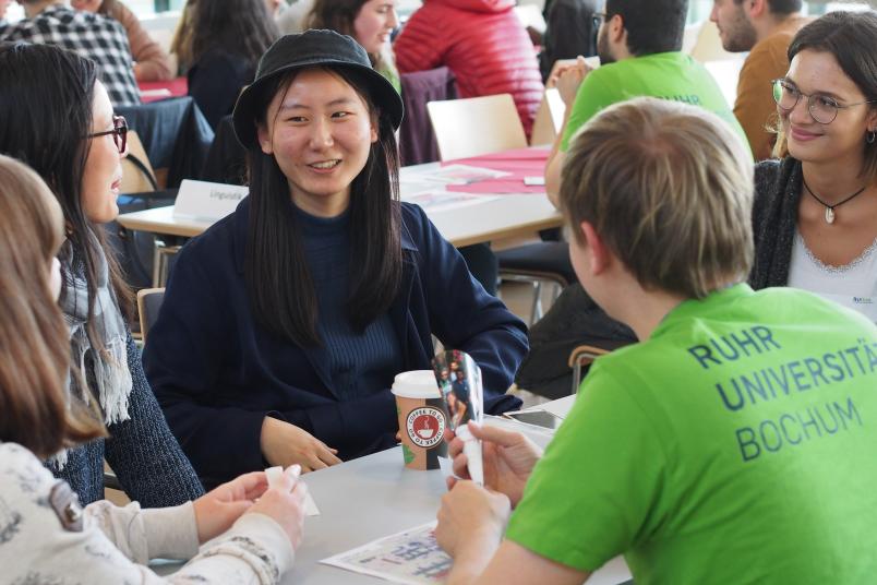 Studierende im Gespräch
