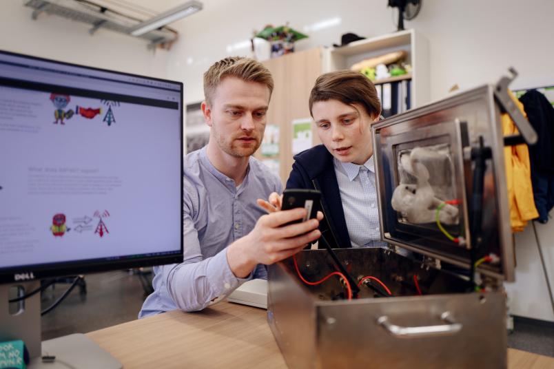 David Rupprecht und Katharina Kohls aus der IT-Sicherheit haben eine Sicherheitslücke in LTE entdeckt.
