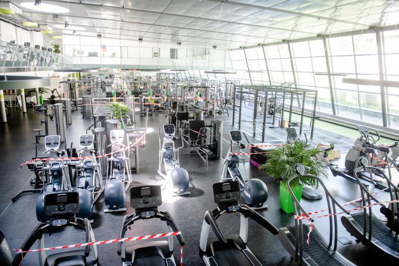 Blick in einen Trainingsraum mit abgesperrten Flächen