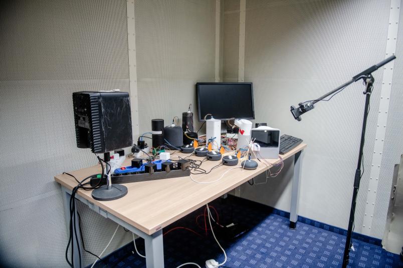 Versuchsaufbau mit Sprachassistenten