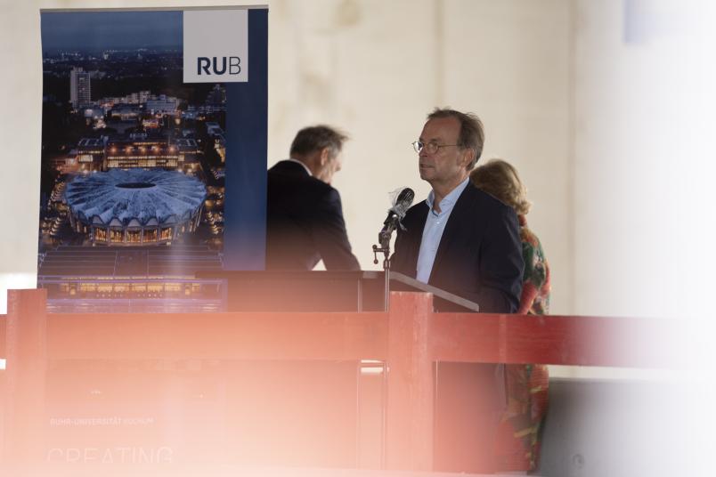 Für das Bundesforschungsministerium hat der Parlamentarische Staatssekretär Thomas Rachel das Grußwort gehalten.