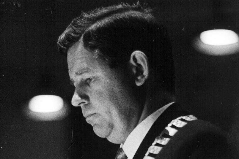 Kurt Biedenkopf bei seiner Amtseinführung als Rektor der RUB