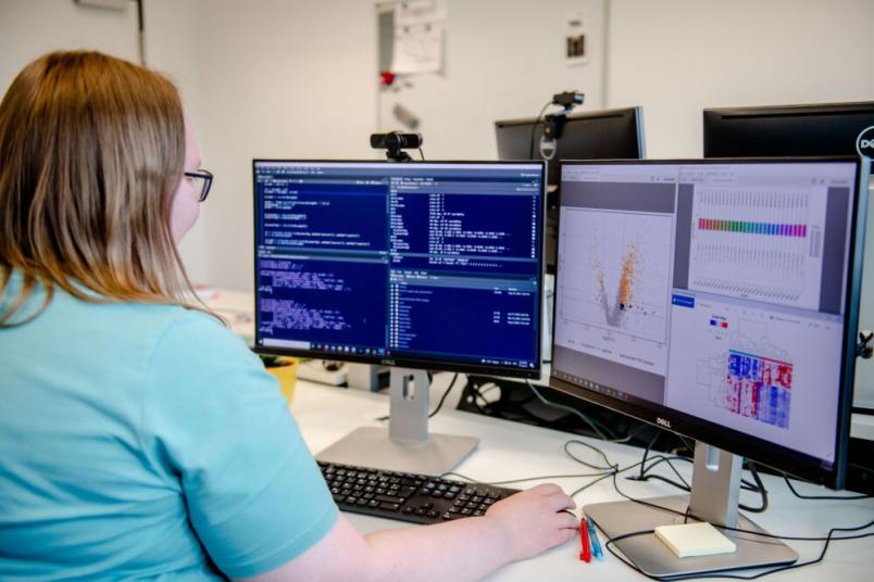 Bioinformatische Analysen auf Computermonitor