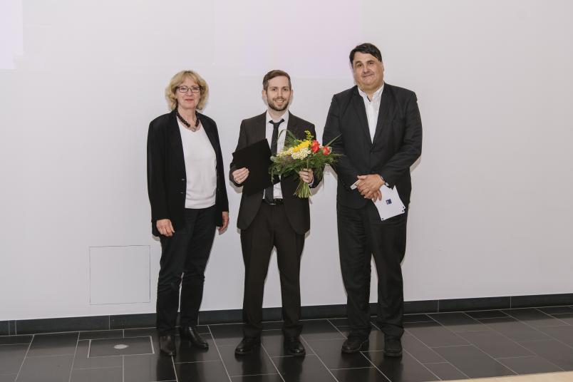 Die GdF zeichnet Dr. Dennis Pohle (Mitte) mit dem Dr. Klaus Marquardt Preis aus.