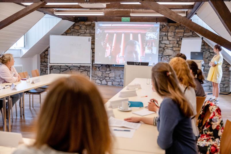 Auftakt mit Videokonferenz: Im Beckmanns Hof ist die Kooperation mit der Universität Kiew besiegelt worden.