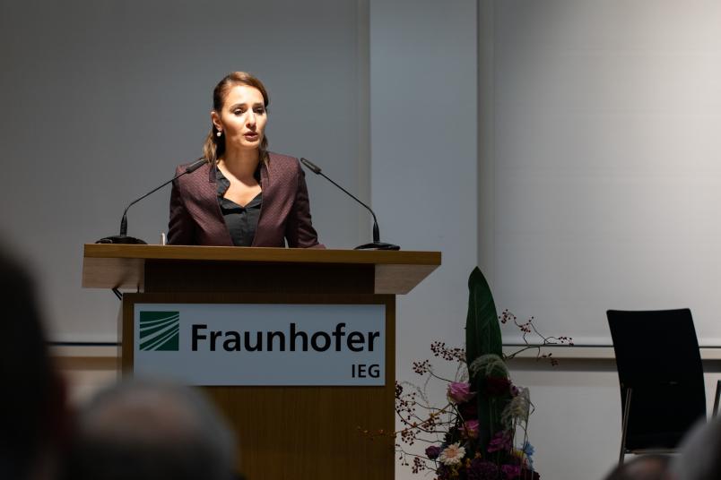 Staatssekretärin Gonca Türkeli-Dehnert hat für das NRW-Wissenschaftsministerium an der Eröffnung teilgenommen.