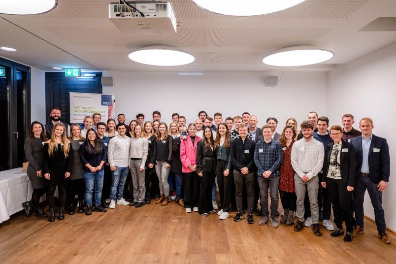 Gruppenbild im Beckmannshof mit allen Geehrten