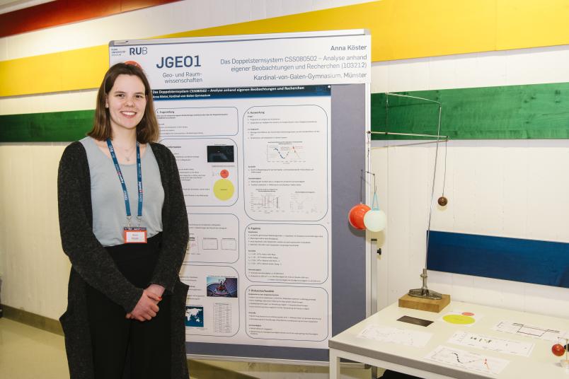 Anna Köster aus Münster erhielt den Preis für „Das Doppelsternsystem CSS080502 – Analyse anhand eigener Beobachtungen und Recherchen“.