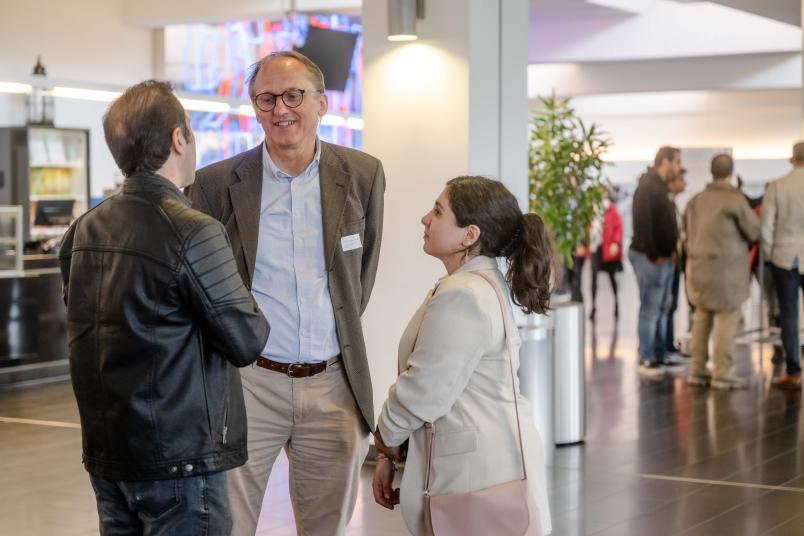 Auch Forschungsprorektor Günther Meschke (Mitte) nahm für die Hochschulleitung am Empfang der internationalen Wissenschaftlerinnen und Wissenschaftler teil.