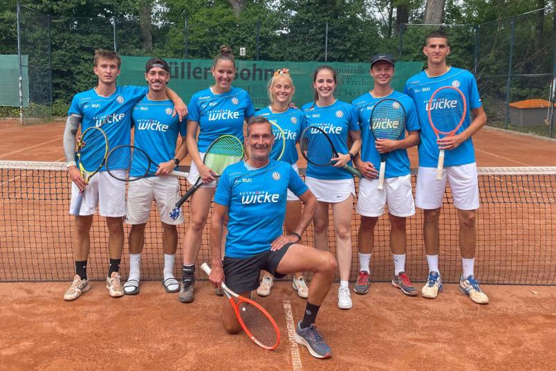 Gruppenbild mit dem Tennis-Team der Ruhr-Universität