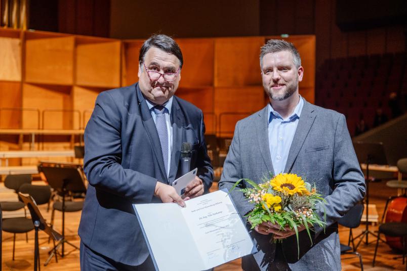 Dr. Nils Surkamp hat für seine Dissertation den Gerd Massenberg Preis bekommen.