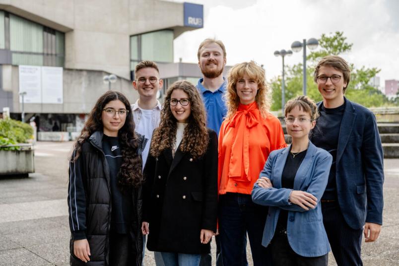 Studierendengruppe auf dem Campus der Ruhr-Universität