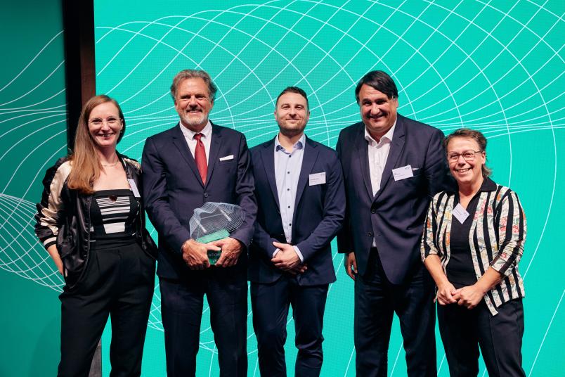 Gruppenbild mit fünf Personen