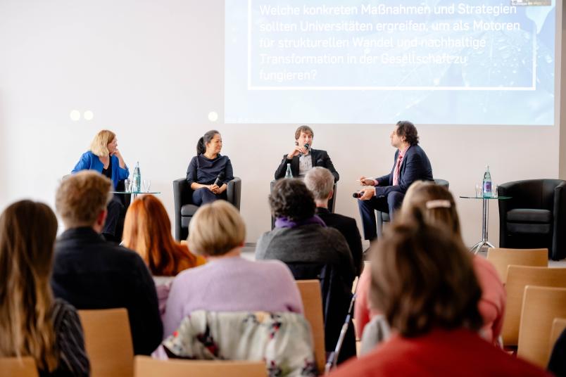 Podiumsdiskussion