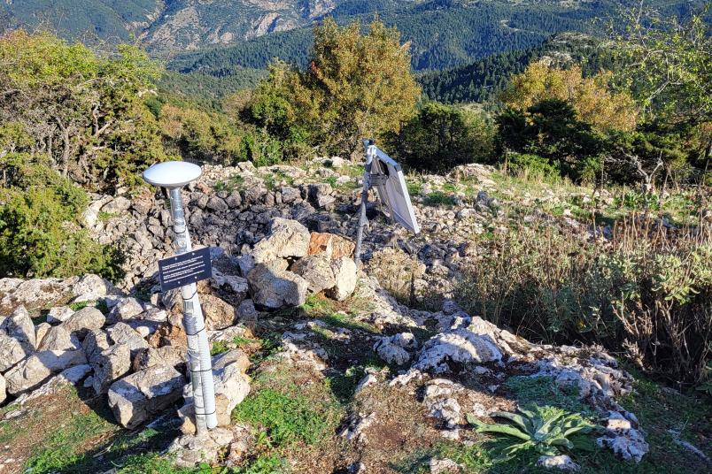 Eine Messstation in der Landschaft