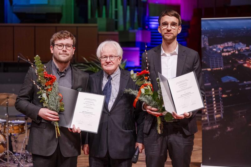 Gruppenbild dreier Männer