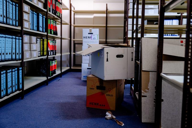 Halb ausgepackte Umzugskisten