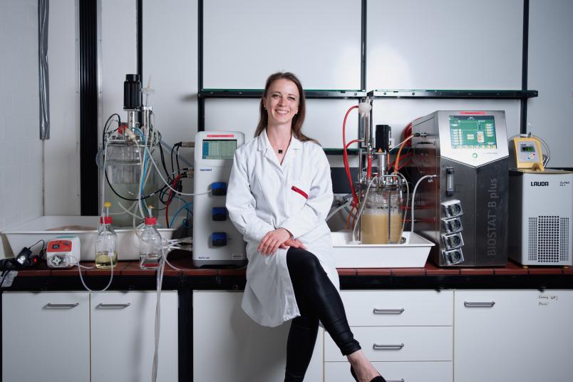Carolin Mügge im Labor