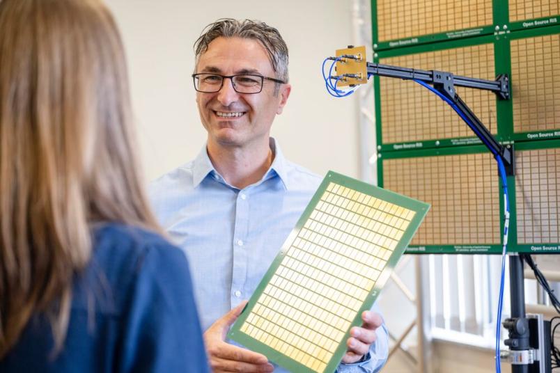 Prof. Dr. Aydin Sezgin leitet den neuen Studiengang IT Engineering. 