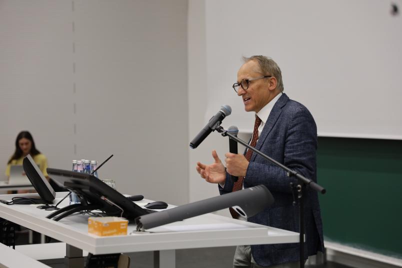Prorektor Günther Meschke