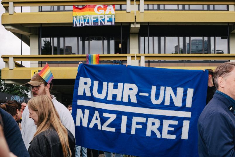 Ruhr-Uni nazifrei steht auf einem der Transparente