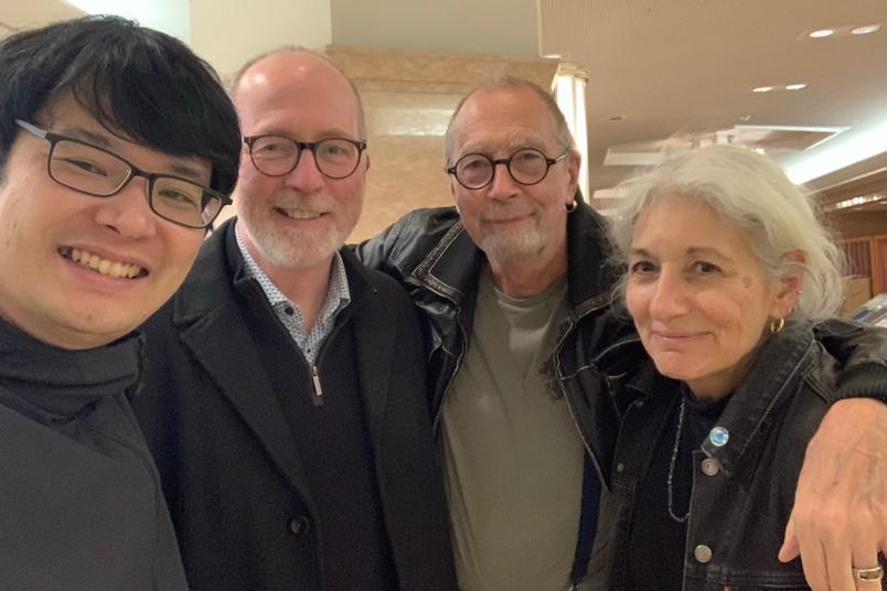 Vier Personen auf einem Selfie