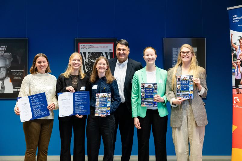 Fünf Studentinnen der RUB werden für ihren Erfolg in Lacrosse geehrt.
