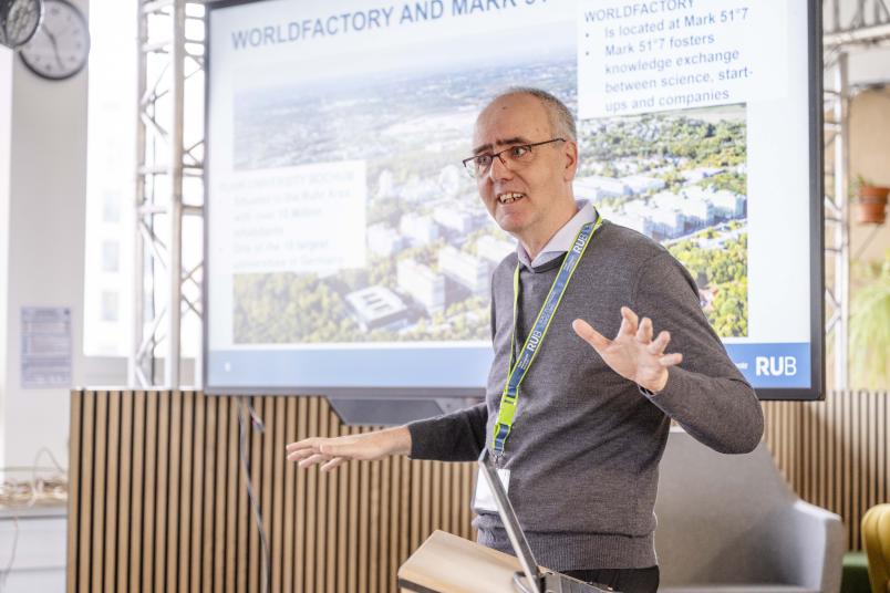 Prorektor Achim von Keudell bei einem Vortrag