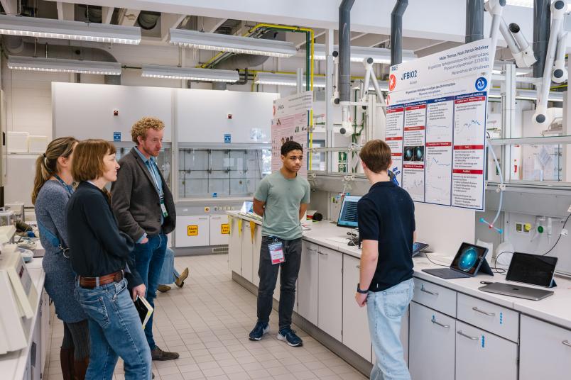 Erst wurden die Projekte der Jury präsentiert, dann der interessierten Öffentlichkeit.