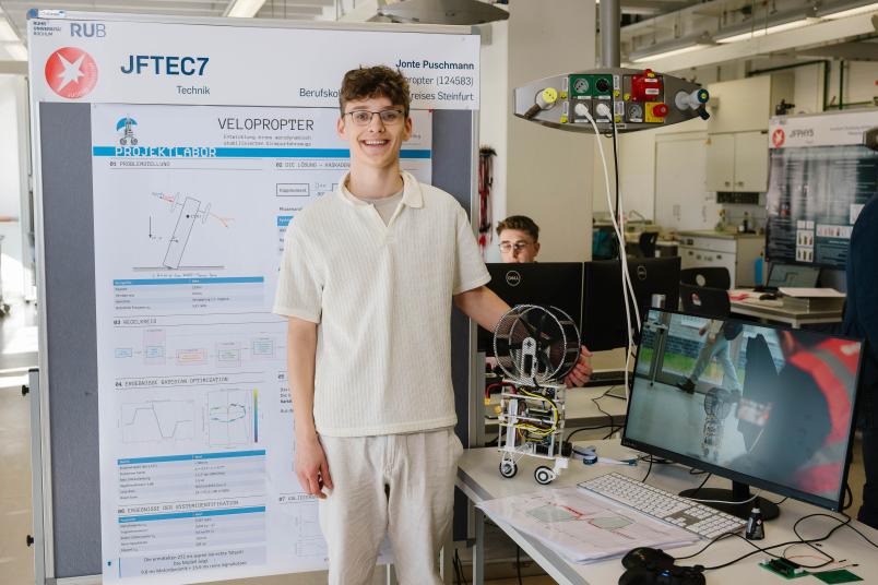 Fotos der Siegerinnen und Sieger im Landeswettbewerb Jugend forscht an der Ruhr-Universität Bochum