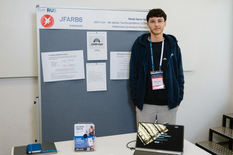 Fotos der Siegerinnen und Sieger im Landeswettbewerb Jugend forscht an der Ruhr-Universität Bochum