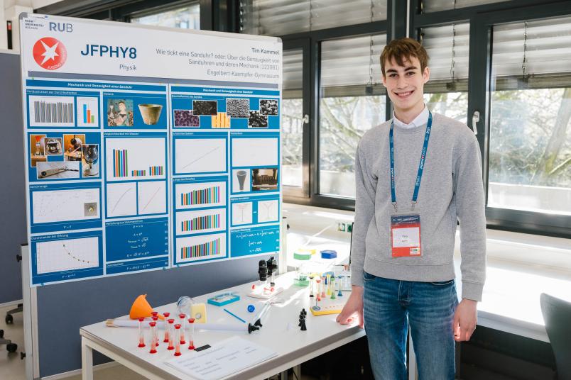 Fotos der Siegerinnen und Sieger im Landeswettbewerb Jugend forscht an der Ruhr-Universität Bochum
