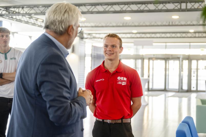 Ausstellung, zwei Männer