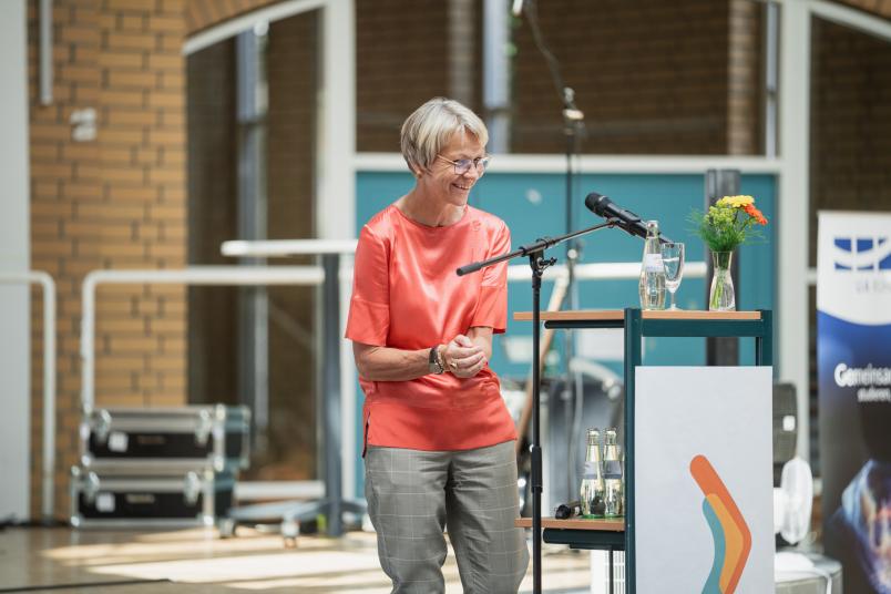 Begrüßt wurden die neuen Stipendiatinnen und Stipendiaten von Schulministerin Dorothee Feller.