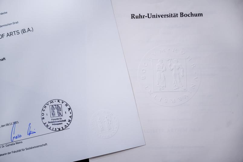Zwei Urkunden