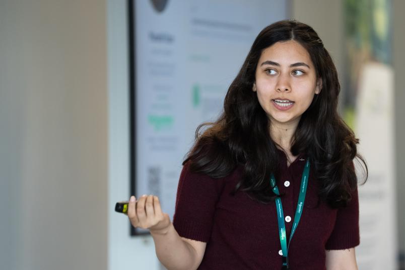 Porträt von Manahil Khan, internationale Studierende