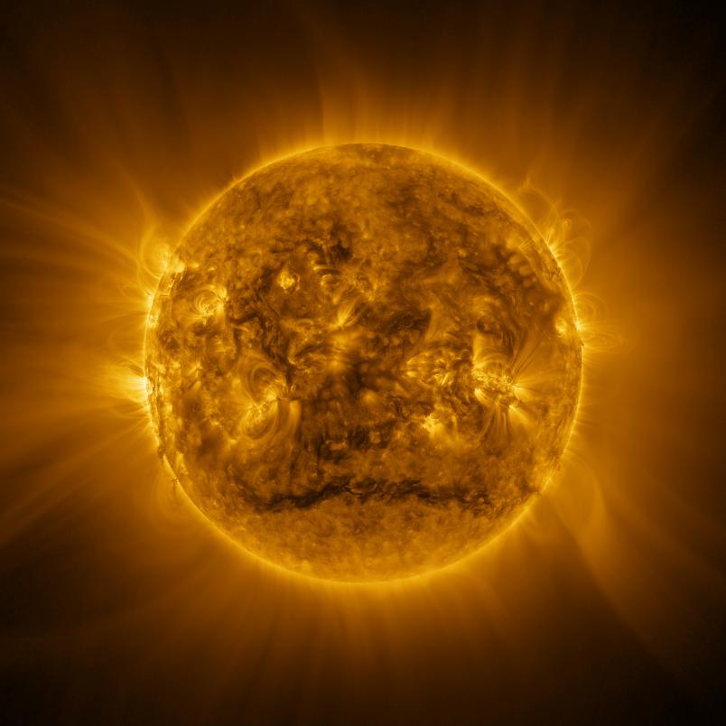 Nahaufnahme der Sonne mit Eurptionen auf der Oberfläche