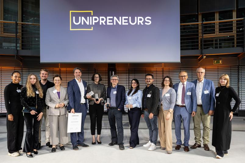 Gruppenbild von der Verlehung des Preises UNIPRENEURS in Berlin
